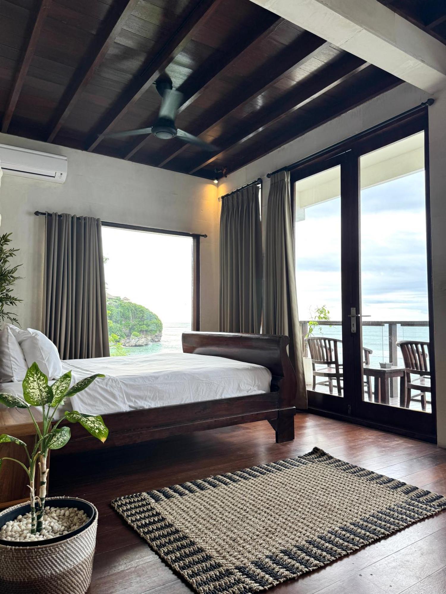 Bale Bingin Beachfront Stay Uluwatu Pokoj fotografie